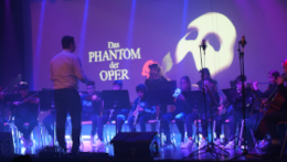 Erfolgreiches Herbst-Schulkonzert versetzt Zuschauer in schaurig-schöne Welt